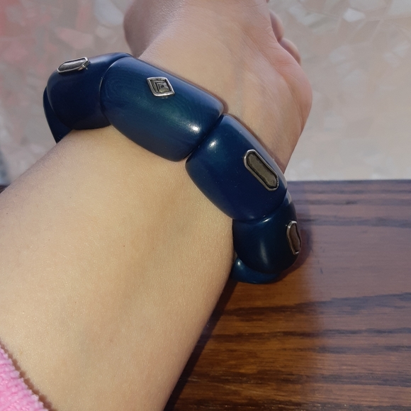 Silpada "Polished Palms" Stone Stretch Bracelet - Picture 2 of 3